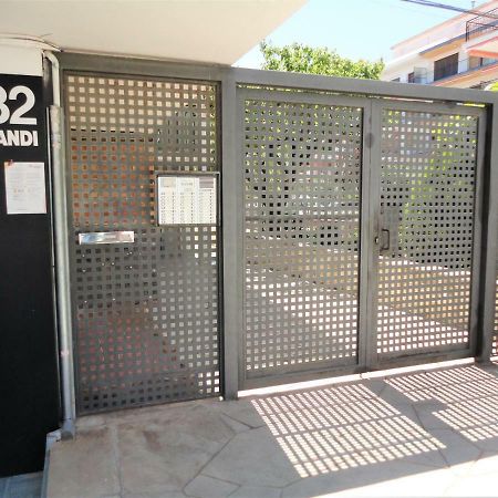 Lamoga-Sandi 4 2 Torredembarra Bagian luar foto
