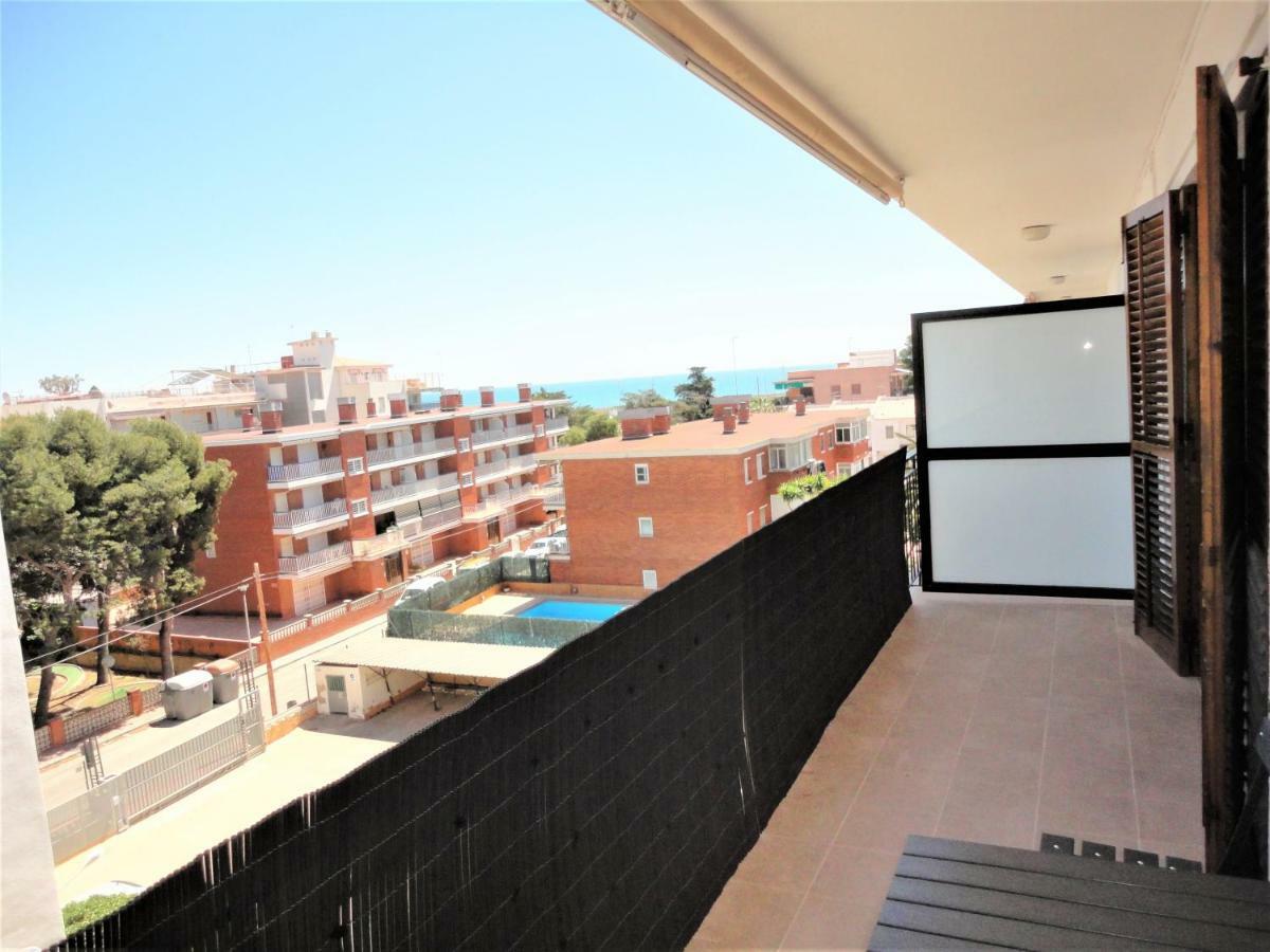 Lamoga-Sandi 4 2 Torredembarra Bagian luar foto