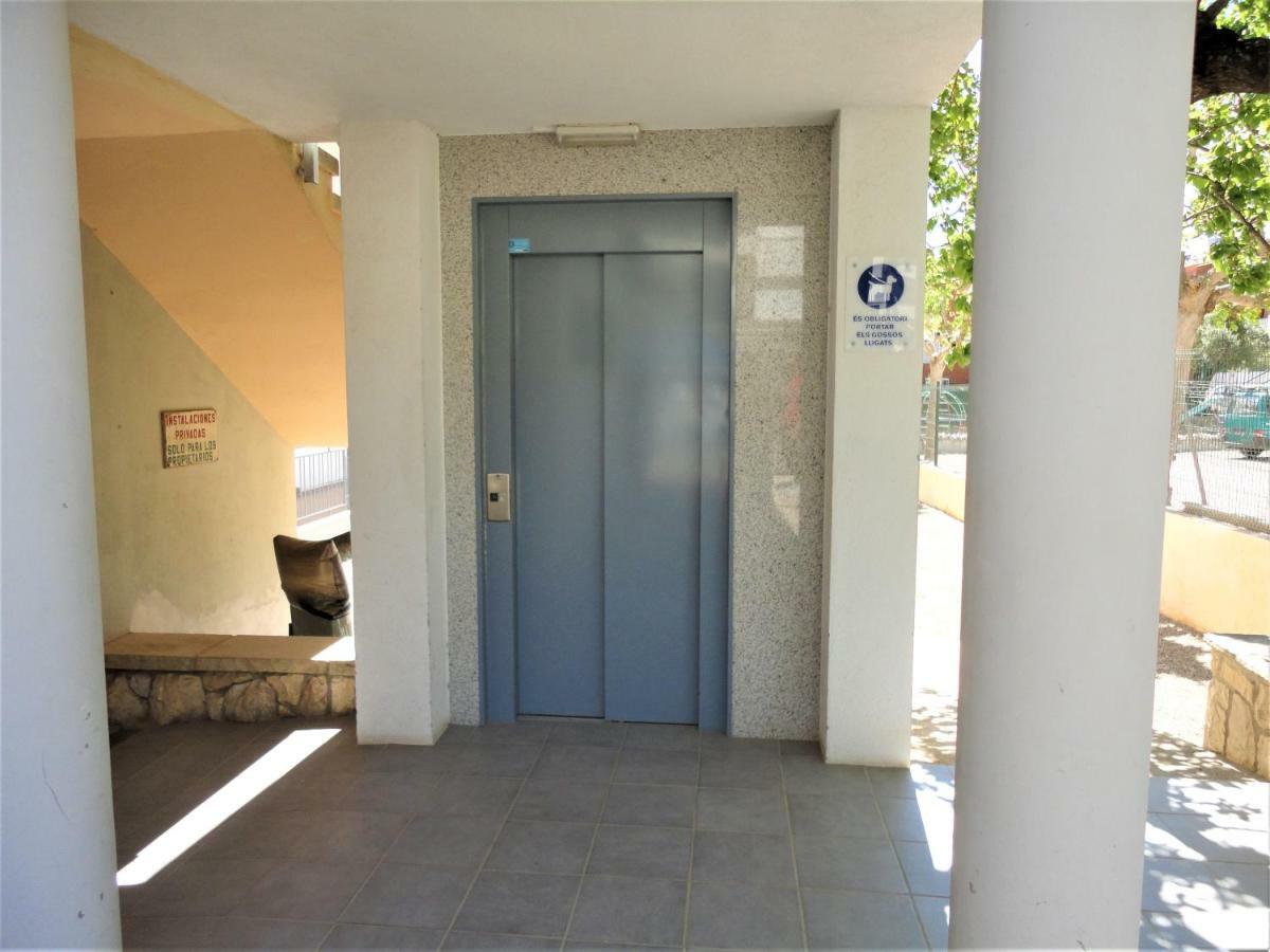 Lamoga-Sandi 4 2 Torredembarra Bagian luar foto