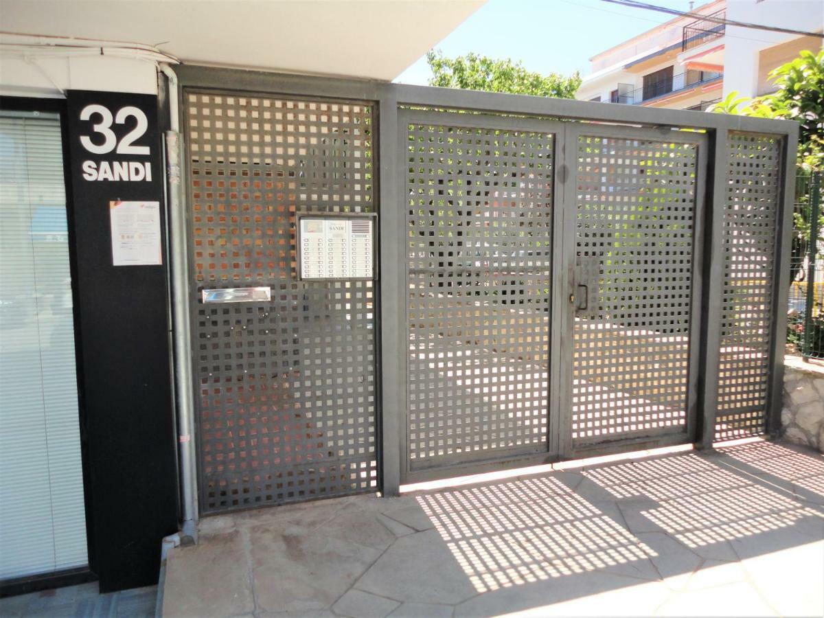 Lamoga-Sandi 4 2 Torredembarra Bagian luar foto