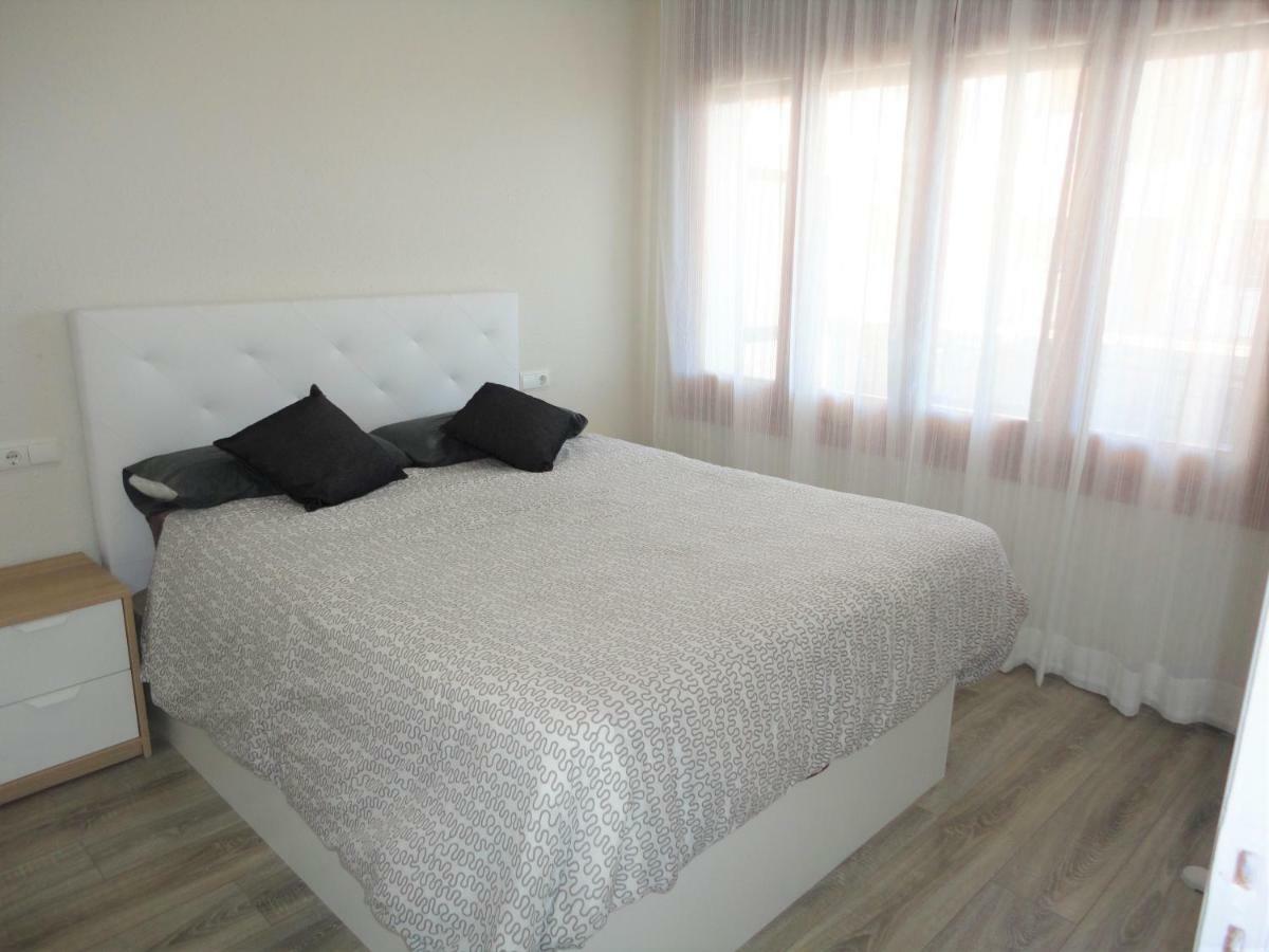 Lamoga-Sandi 4 2 Torredembarra Bagian luar foto